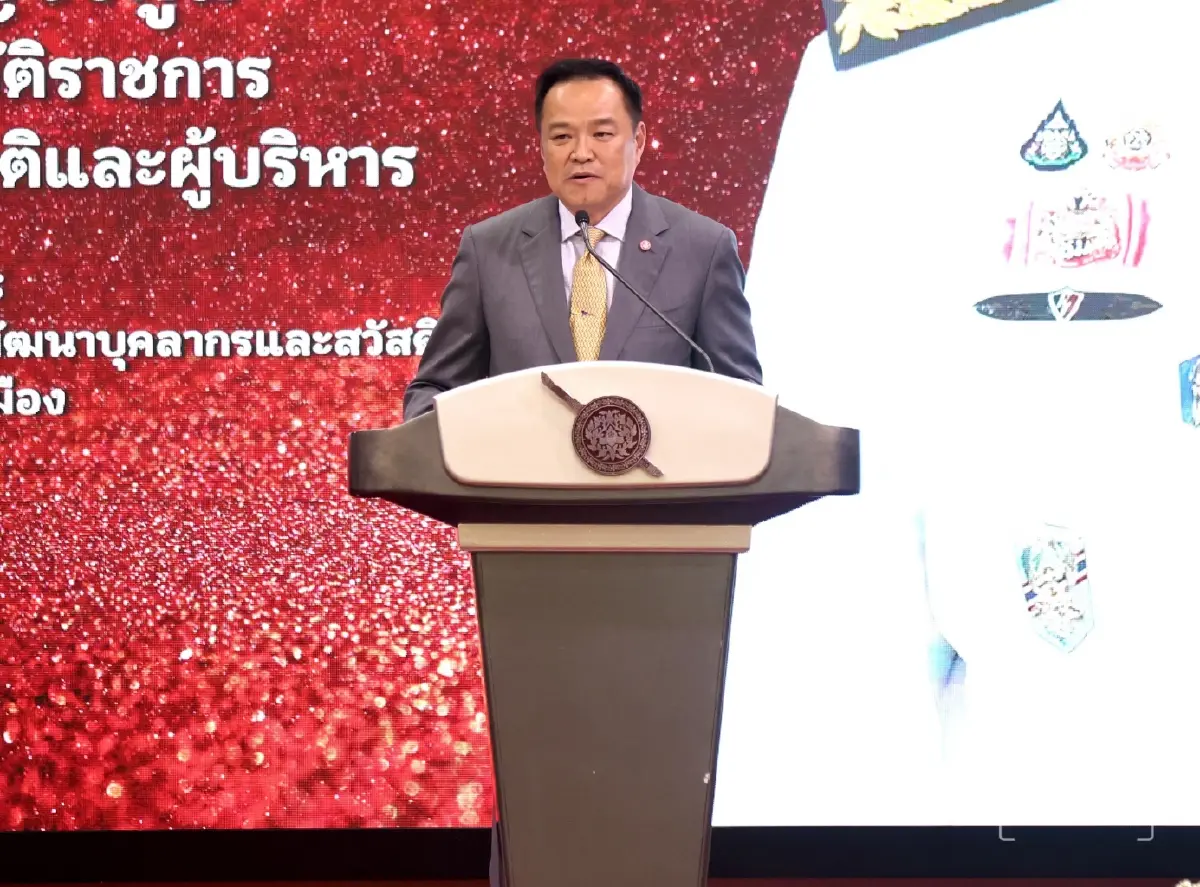 “อนุทิน” มอบนโยบายตำรวจ ย้ำต้องพร้อมรับมืออาชญากรรมยุคใหม่