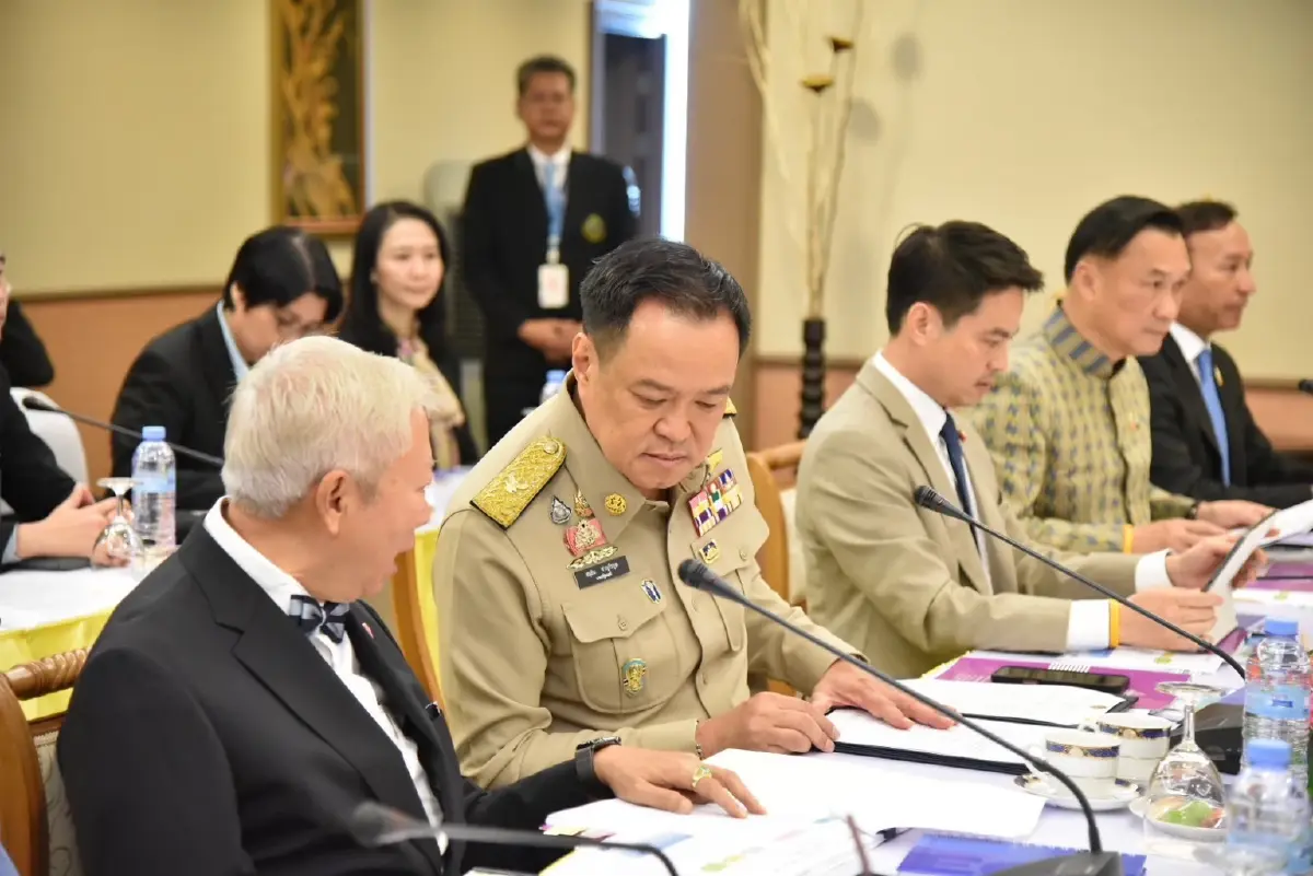 "อนุทิน"นำคณะพบกกต.ถกจัดประชามติร่างรัฐธรรมนูญ ยกเลิกMOU43-44