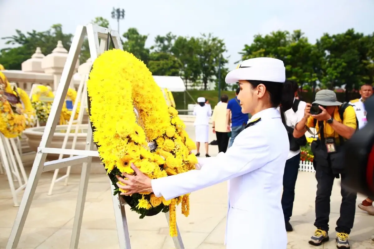 รมว.ศึกษาธิการนำจัดพิธีทำบุญ “วันนวมินทรมหาราช” รำลึกในหลวง ร.9