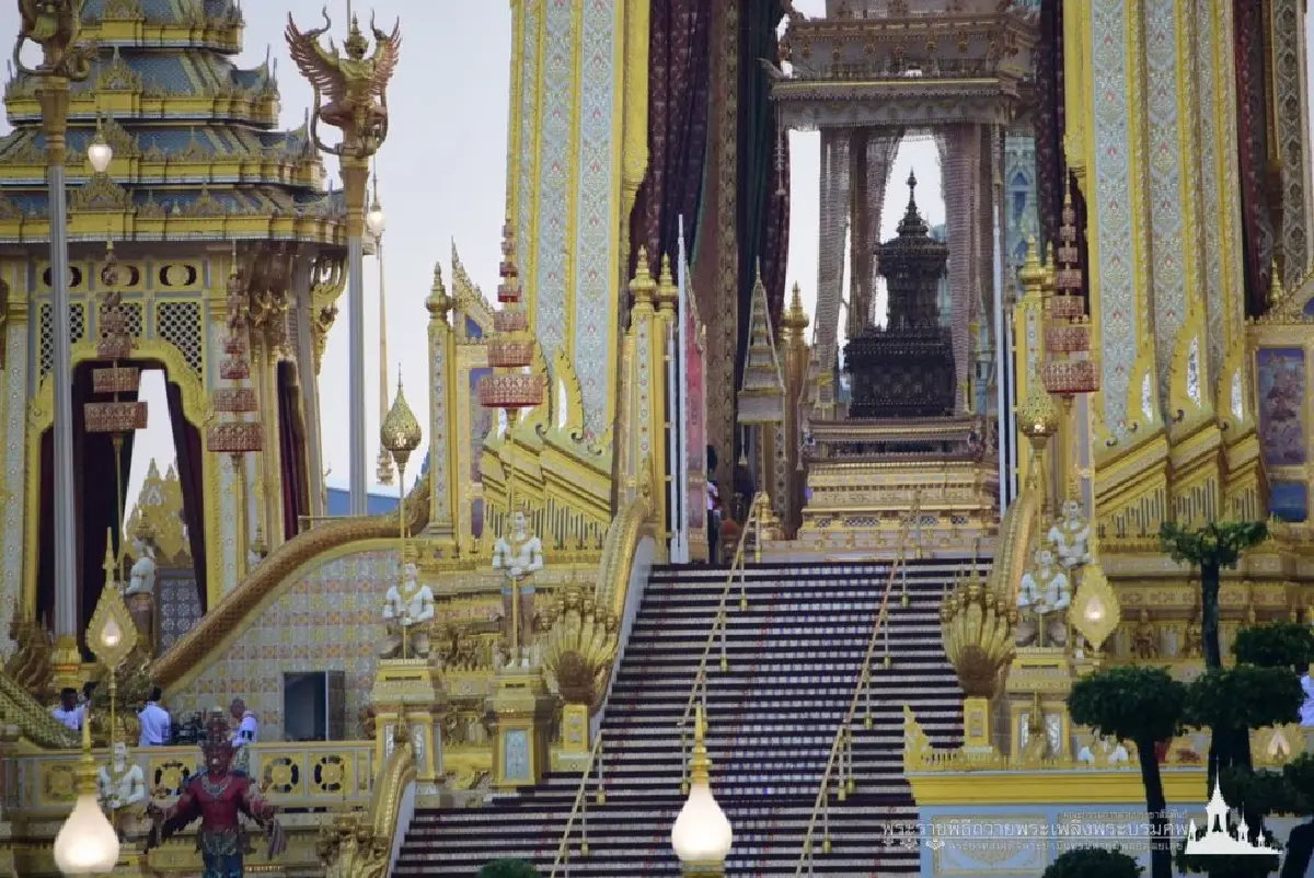 26ตุลาคม สองห้วงเวลาแห่งความอาลัย จากรัชกาลที่ 9 สู่พระพันปีหลวง