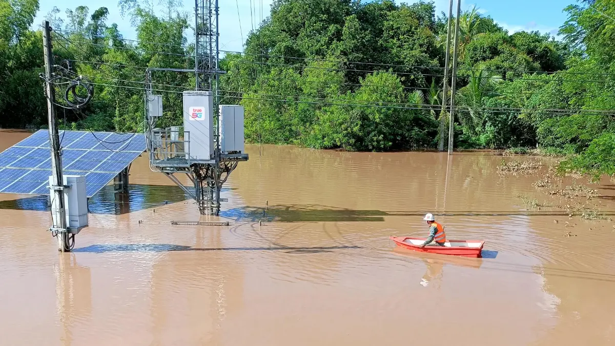 ทรูฯ ลุยน้ำท่วม จ.อุตรดิตถ์ เร่งดูแลสัญญาณ 5G/4G ช่วยผู้ประสบภัย