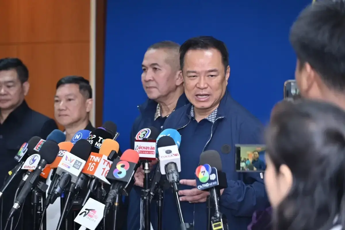 “อนุทิน” ปัดกระแสข่าวย้ายปลัดมหาดไทย จับตาโยกย้ายตามฤดูกาล