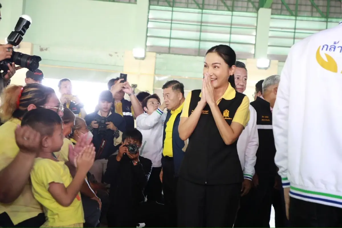 “นฤมล“ ตรวจเยี่ยมโรงเรียน บ้านพักครู เสียหายจากน้ำท่วมสุโขทัย