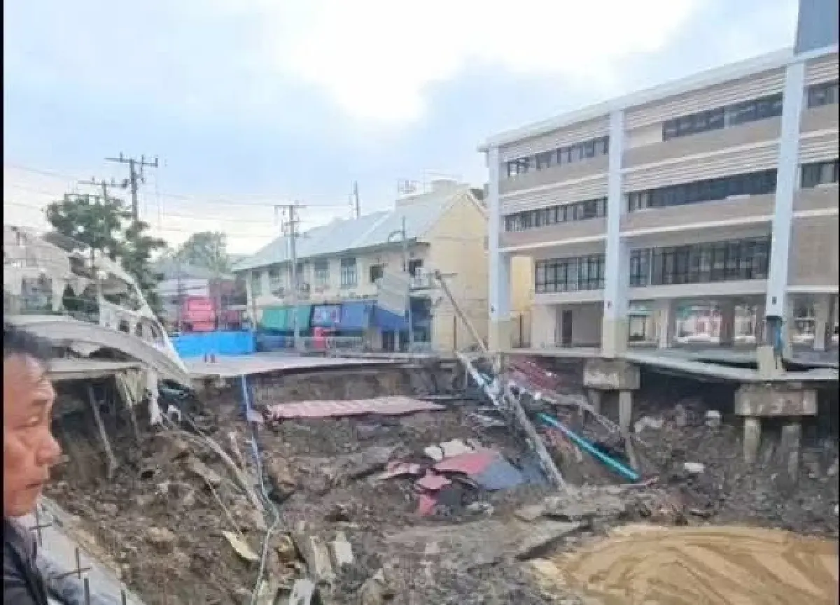 "ชัชชาติ" ใช้หุ่นยนต์ลุยรื้อ สน.สามเสน พร้อมถมทรายกว่า 5,000 คิวเพิ่มความมั่นคงผนังดิน