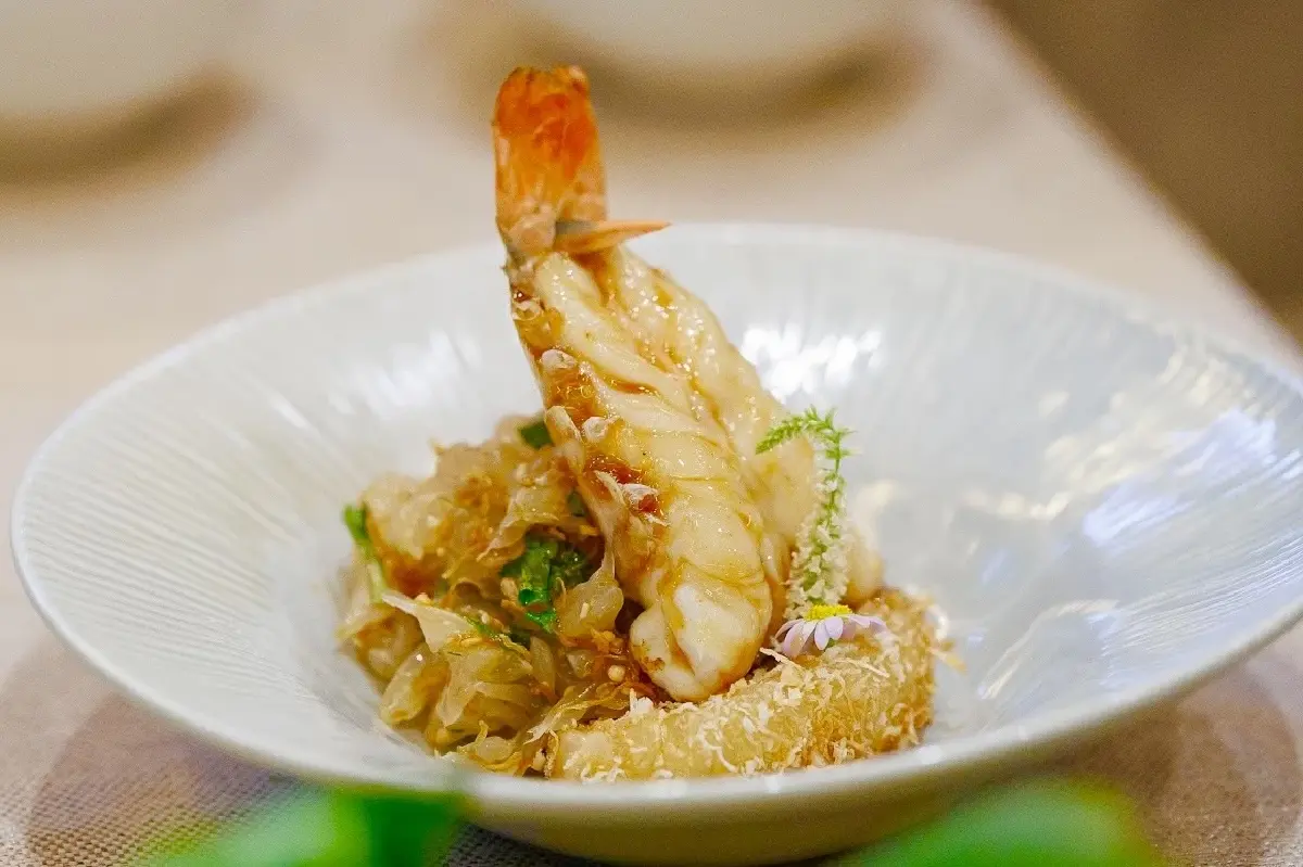 เคทีซี x ศิลาดล รร. สุโขทัย เปิดเมนู “Senses of Celadon” ยกระดับอาหารไทยโบราณ