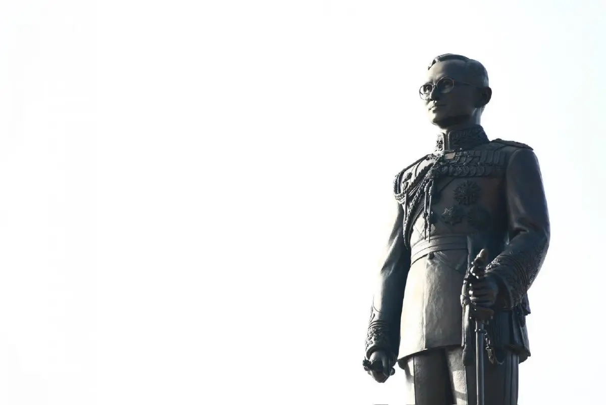 รมว.ศึกษาธิการนำจัดพิธีทำบุญ “วันนวมินทรมหาราช” รำลึกในหลวง ร.9