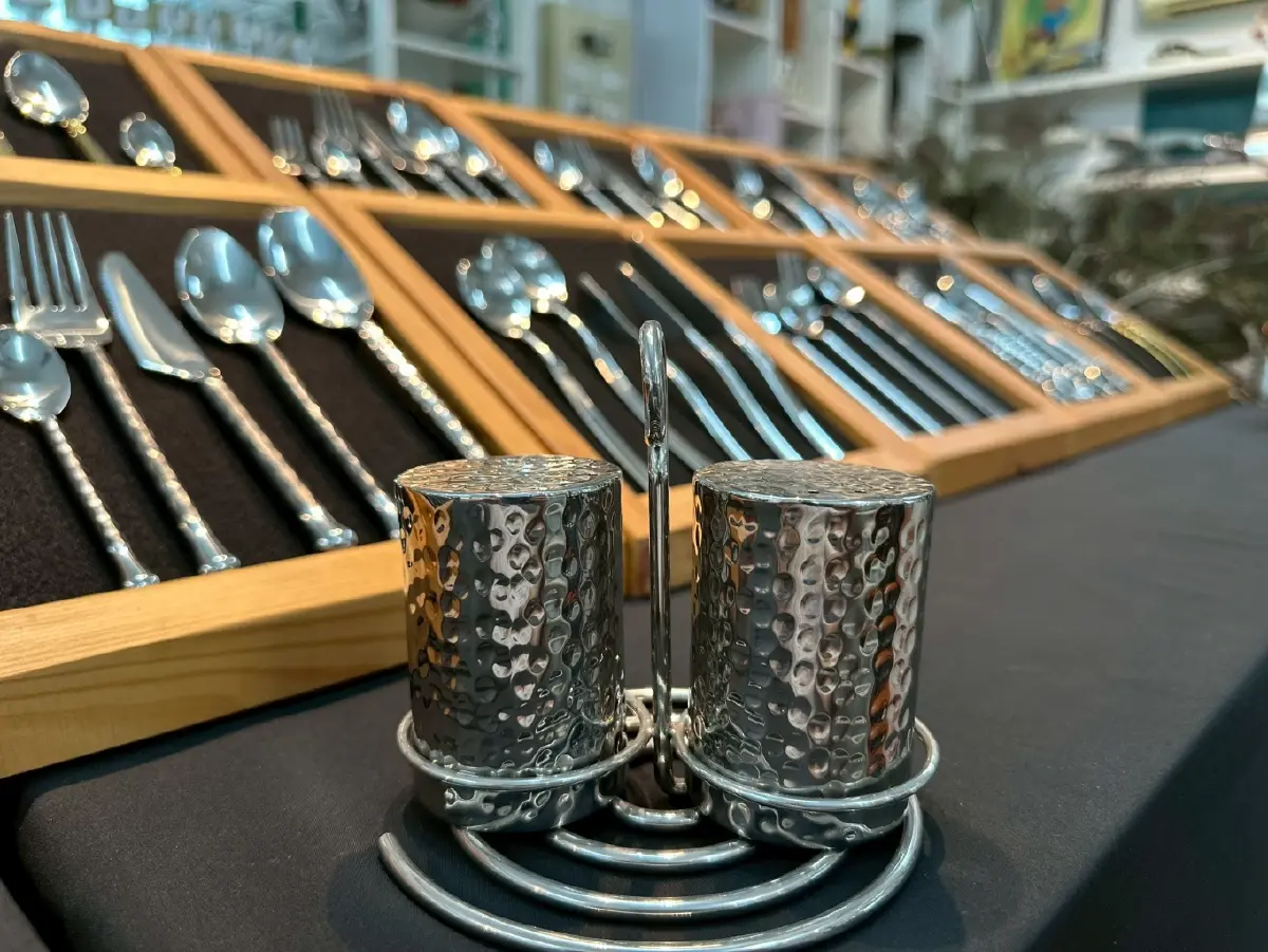 'โพธิ์ทอง อรัญญิก' พลิกภูมิปัญญาช่างมีด สู่ช้อน-ส้อมสแตนเลสพรีเมียม