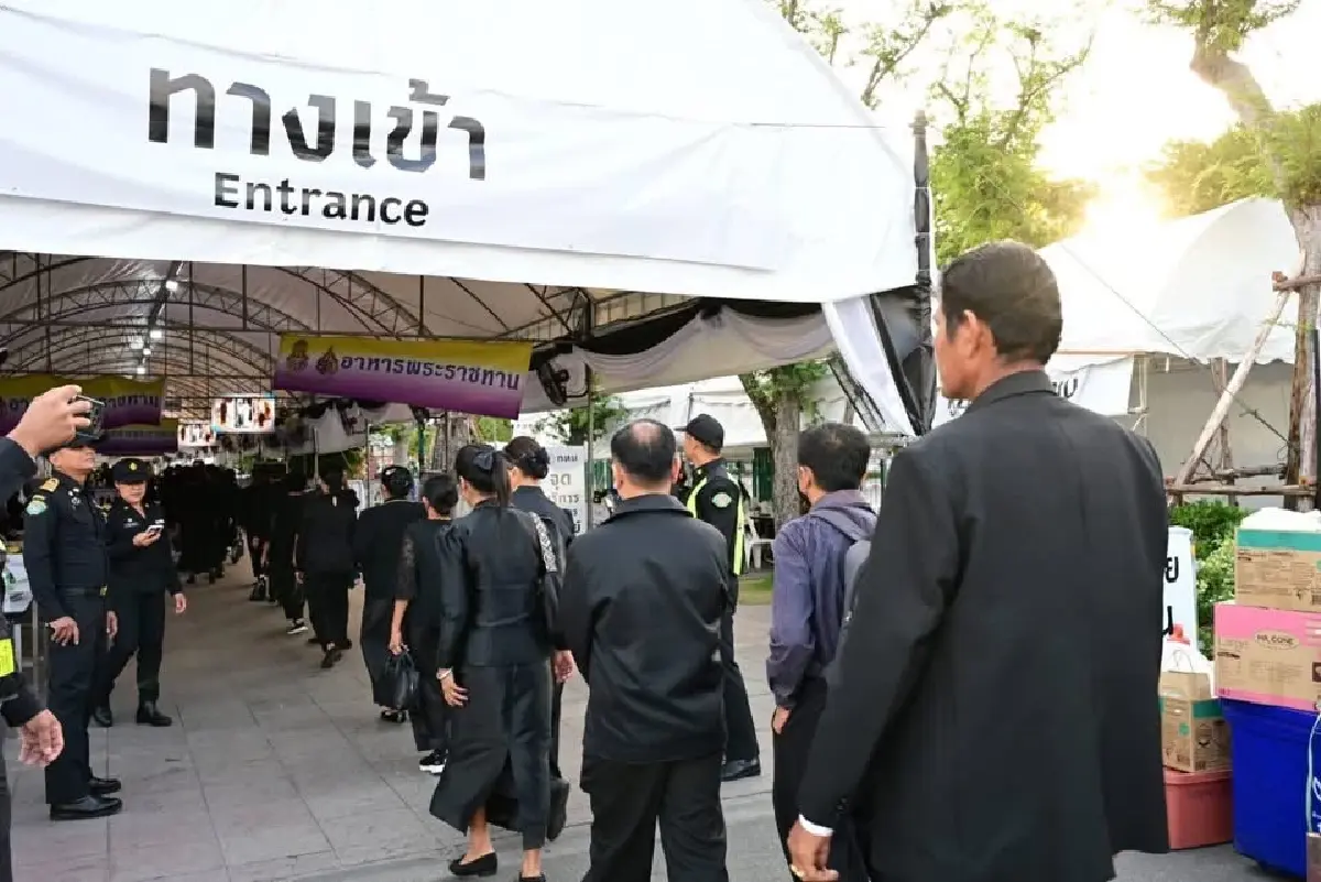 กทม.เปิดยอดประชาชนกราบถวายบังคบพระบรมศพแล้วกว่า  1.7 แสนคน