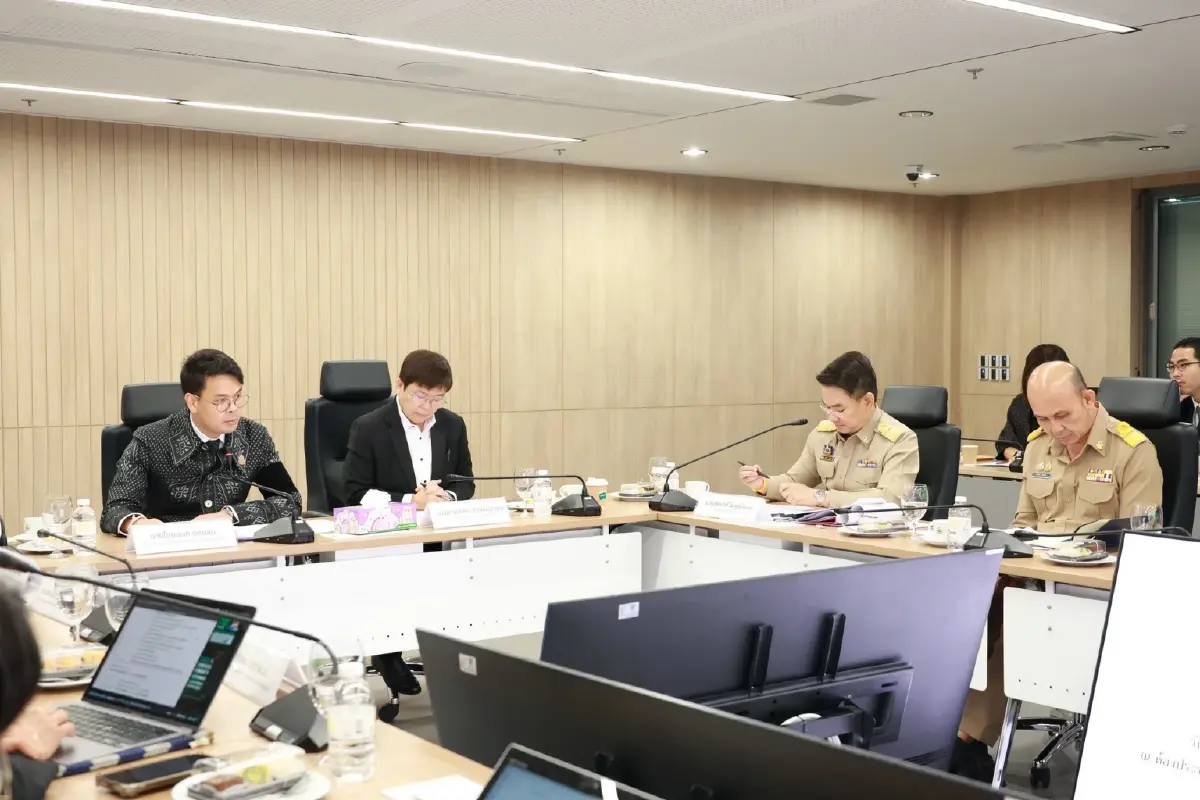 กระทรวงคมนาคม จับมือกระทรวงดิจิทัลเพื่อเศรษฐกิจและสังคม หาแนวทางช่วยเหลือ - อำนวยความสะดวกแก่ผู้ขับรถรับจ้างผ่านแอปพลิเคชัน