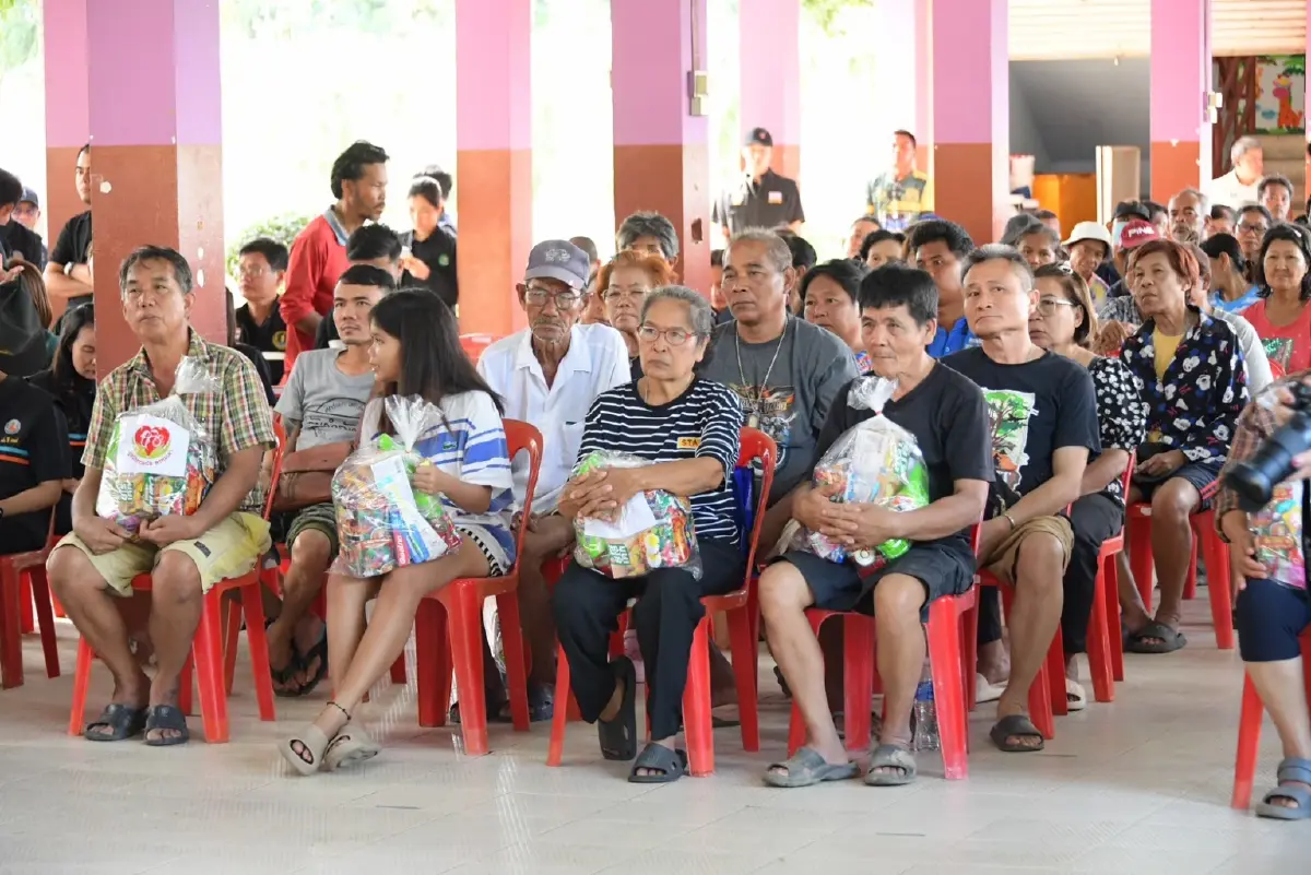 รมช. “นเรศ” ลงพื้นที่ติดตามน้ำท่วมเจ้าพระยา เร่งบูรณาการช่วยเหลือประชาชน