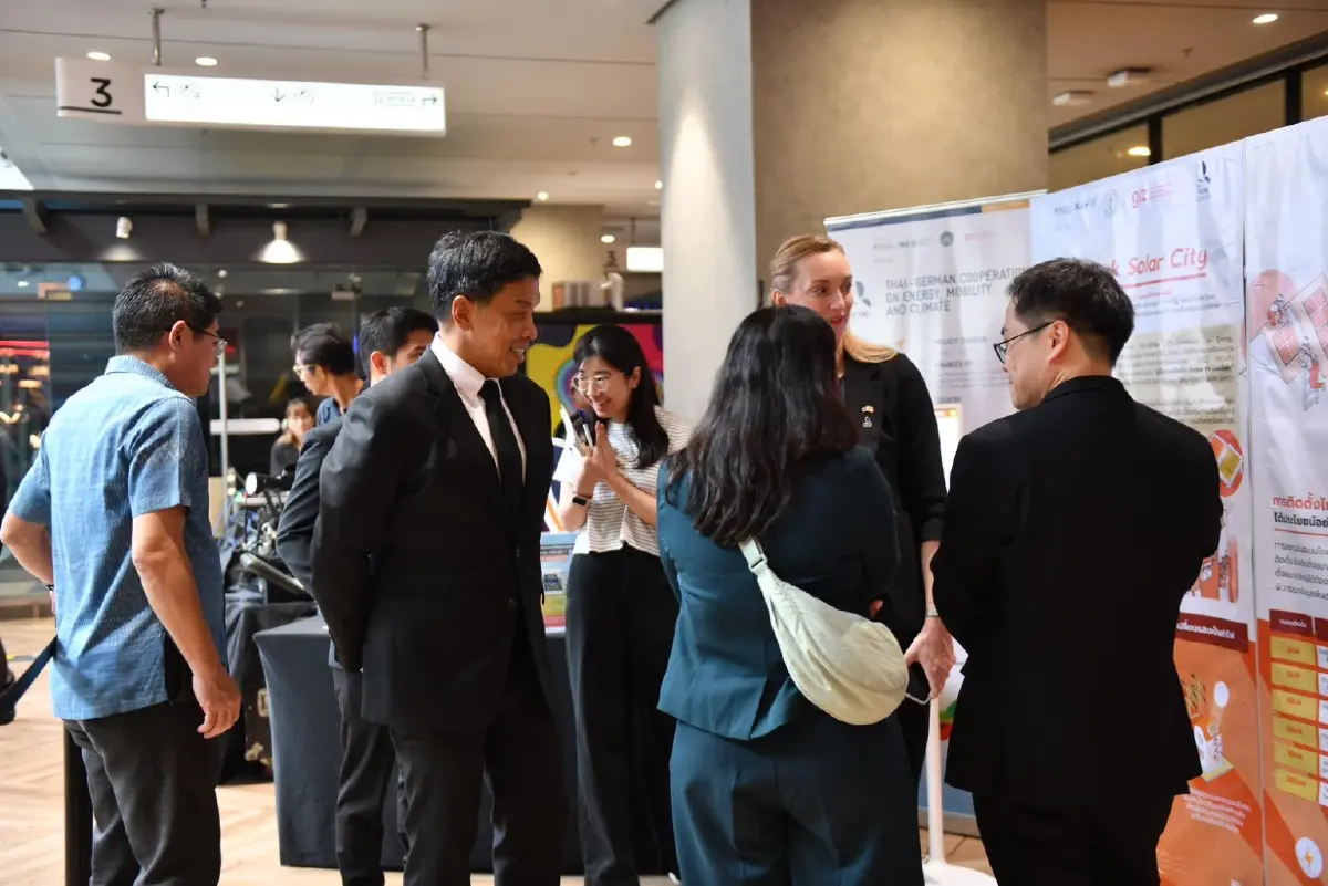 ชัชชาติ ชี้! กทม. ใช้ "ของฟรีคือแสงแดด" เร่งลดคาร์บอนสู่ Net Zero