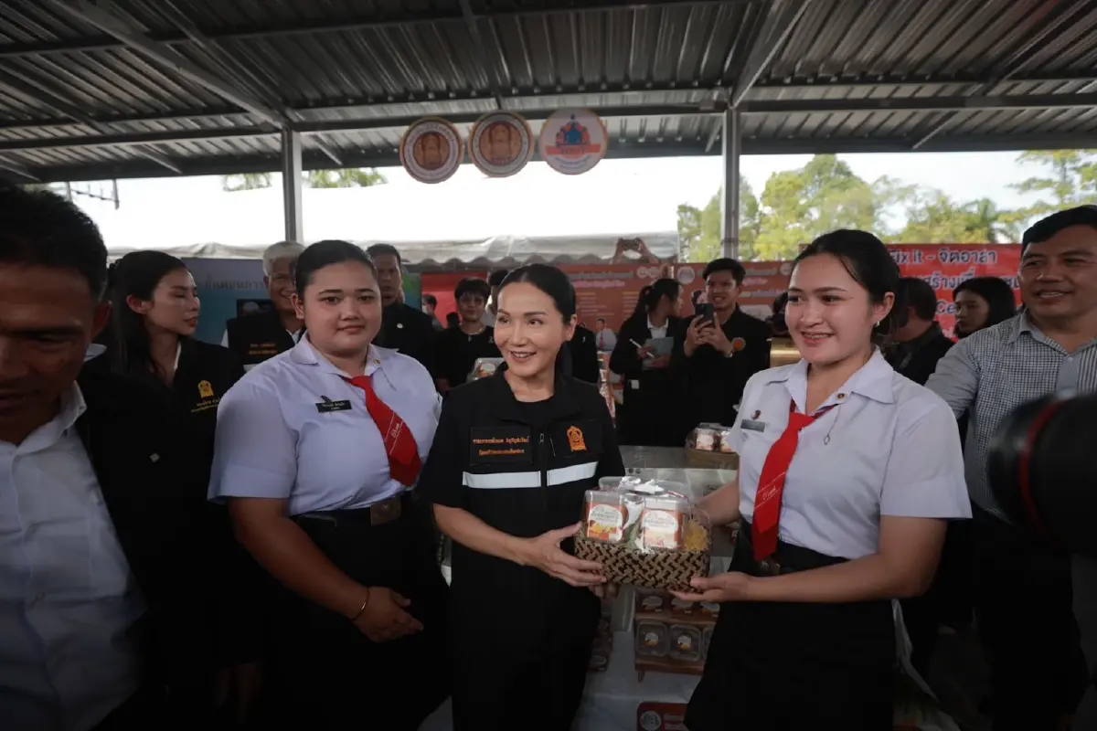 "รมว.นฤมล" บุกพัทลุงขับเคลื่อน ‘เรียนดี มีคุณธรรม’ แก้หนี้ครู 1 แสนล้าน ดอกเบี้ยเริ่ม 0% ลดภาระงาน