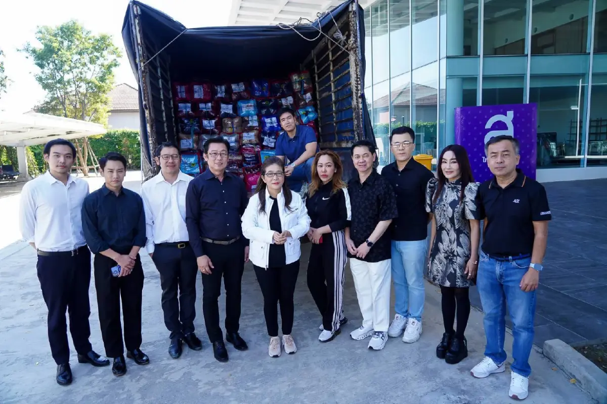 'สุดารัตน์' นำทีมไทยสร้างไทย ปล่อยคาราวานช่วยน้ำท่วมใต้