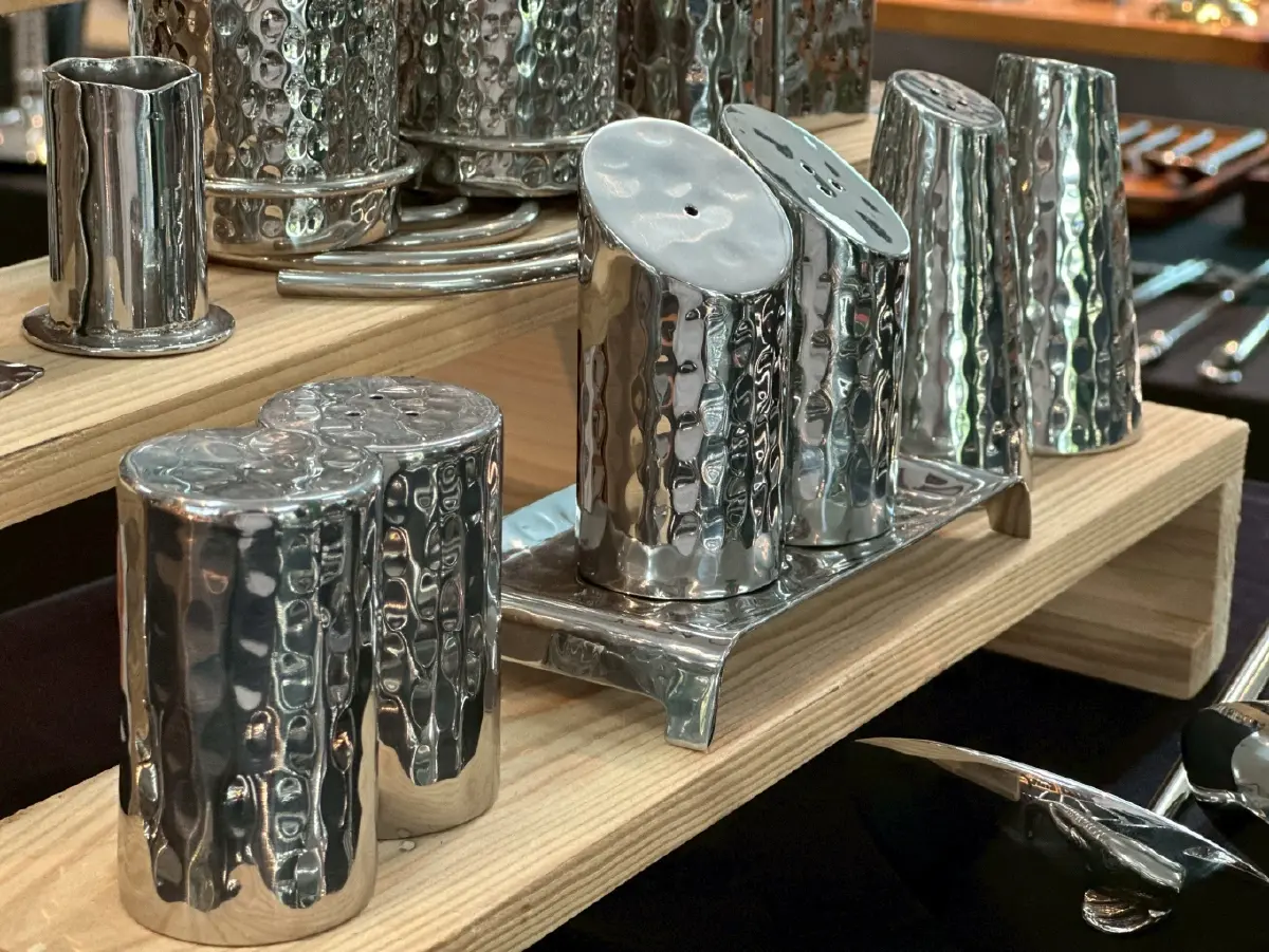 'โพธิ์ทอง อรัญญิก' พลิกภูมิปัญญาช่างมีด สู่ช้อน-ส้อมสแตนเลสพรีเมียม