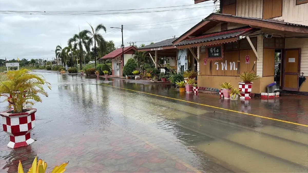 การรถไฟฯ งดเดินรถสายใต้ เพิ่มอีก 13 ขบวน น้ำท่วมภาคใต้ขยายวงกว้าง