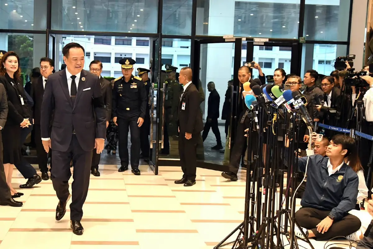 “อนุทิน” เยือนสิงคโปร์ ปัดตอบไทยเตรียมปล่อยตัวเชลยศึกกัมพูชา