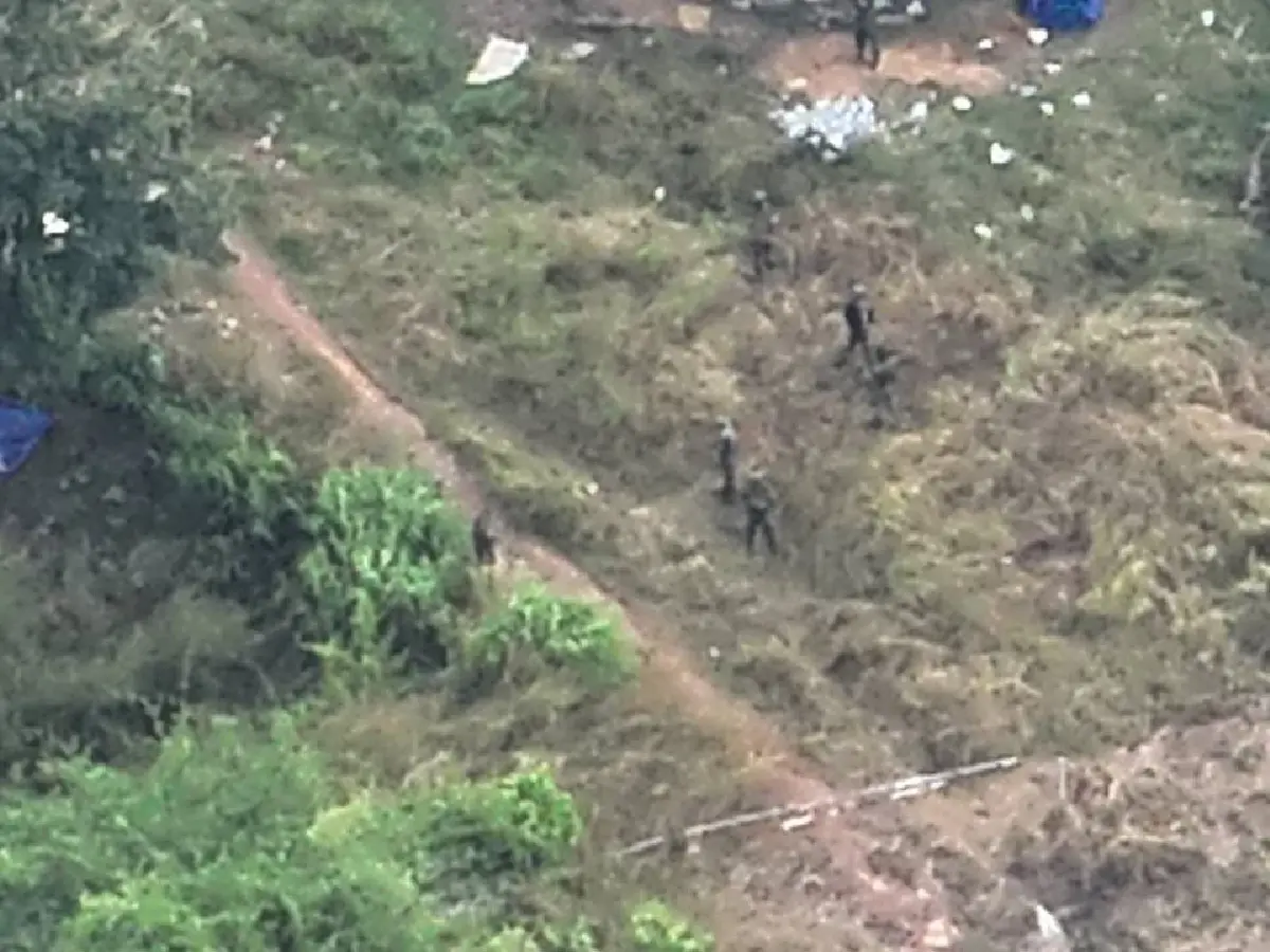 "ทหารกัมพูชา" จุดประทัดโยนใส่ฝั่งไทย ทำคณะผู้สังเกตการณ์เข้าใจผิด