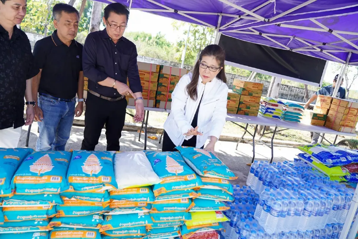 'สุดารัตน์' นำทีมไทยสร้างไทย ปล่อยคาราวานช่วยน้ำท่วมใต้