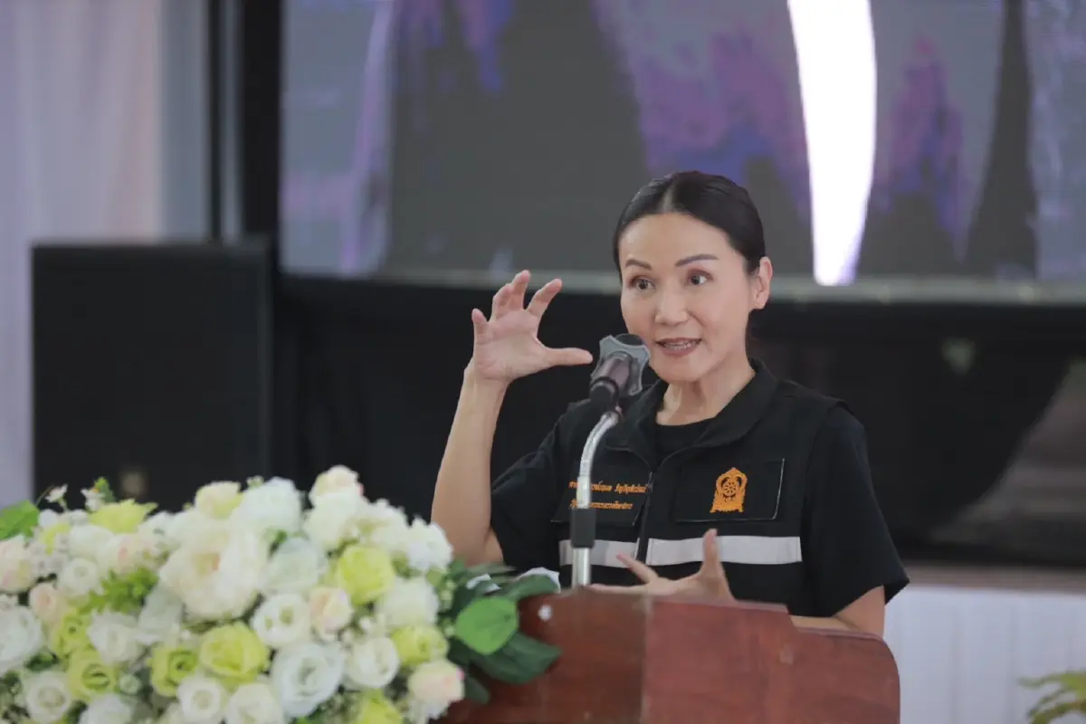 "รมว.นฤมล" บุกพัทลุงขับเคลื่อน ‘เรียนดี มีคุณธรรม’ แก้หนี้ครู 1 แสนล้าน ดอกเบี้ยเริ่ม 0% ลดภาระงาน