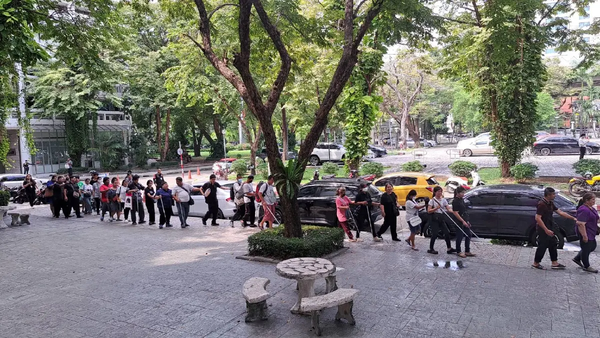 ม็อบส.กีฬาคนตาบอด บุกคลัง ร้องระงับต่อสัญญาสลาก L6 หลังโควตาไม่ถึงมือสมาชิก