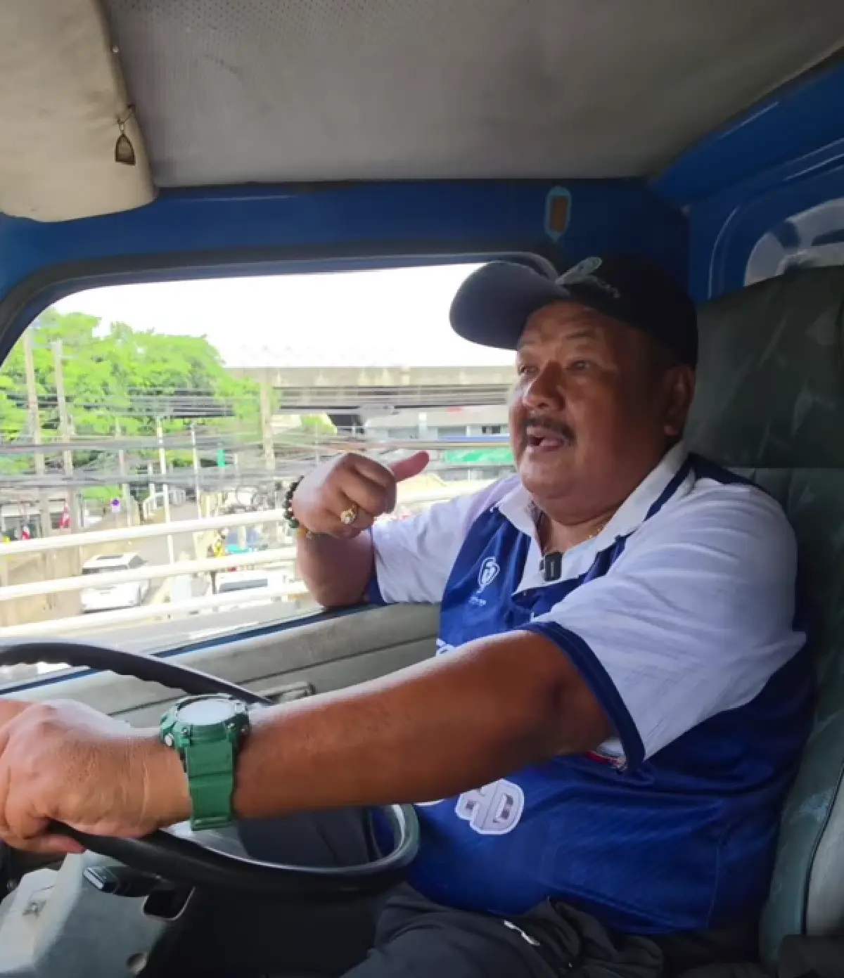 ขับจริงส่งจริง กับรถขนความฝันของ อ.สกล