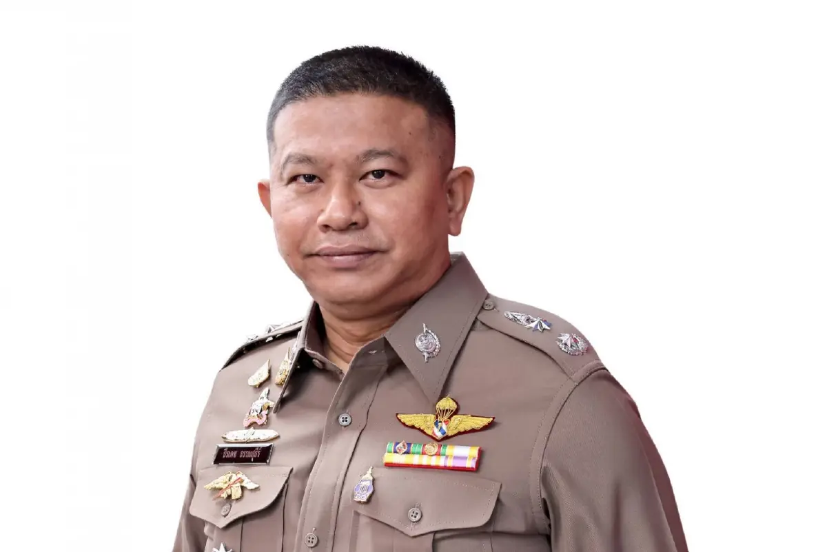 พล.ต.ต.ธีรเดช ธรรมสุธีร์ รองผู้บัญชาการตำรวจนครบาล รองโฆษกสำนักงานตำรวจแห่งชาติ