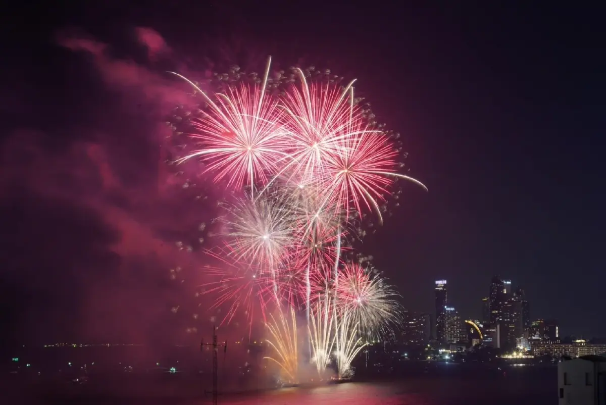 งานพลุพัทยา 2568: แสงแห่งความจงรักภักดี สถิตในใจนิรันดร์