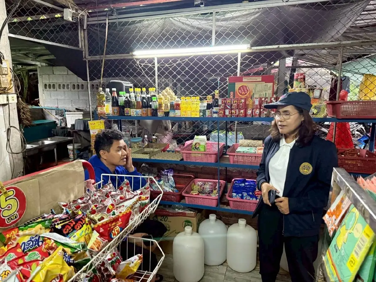 พาณิชย์สั่งตั้ง War Room เกาะติดน้ำท่วม ส่งสินค้าจำเป็น ช่วยเหลือ