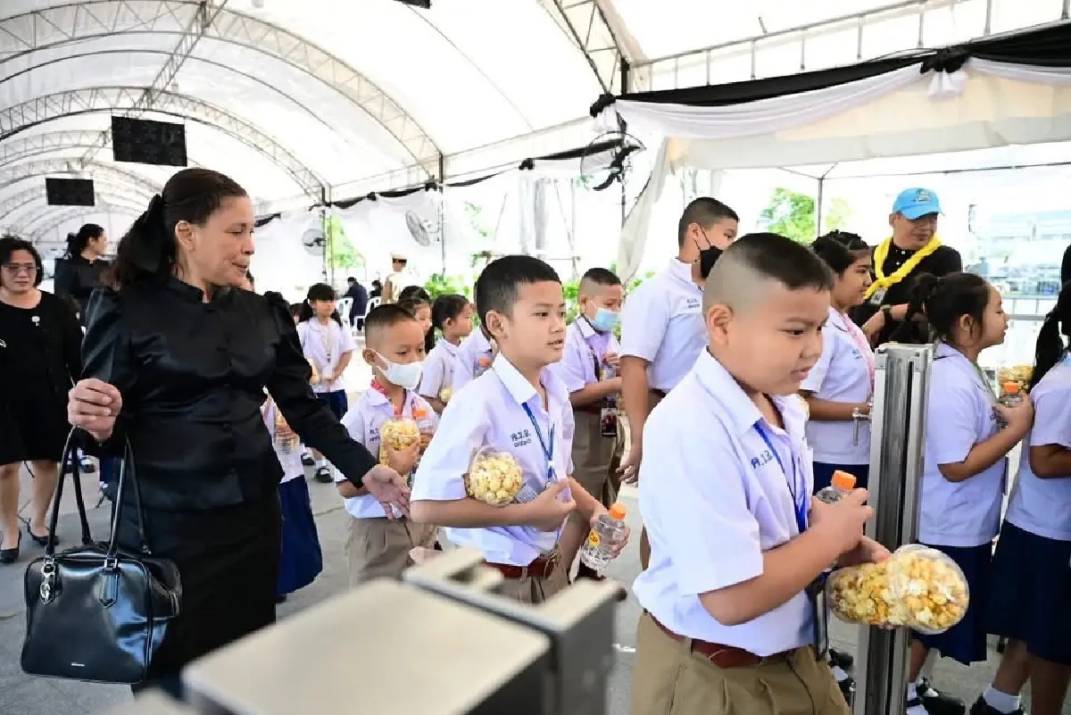 กทม.เปิดยอดประชาชนกราบถวายบังคบพระบรมศพแล้วกว่า  1.7 แสนคน