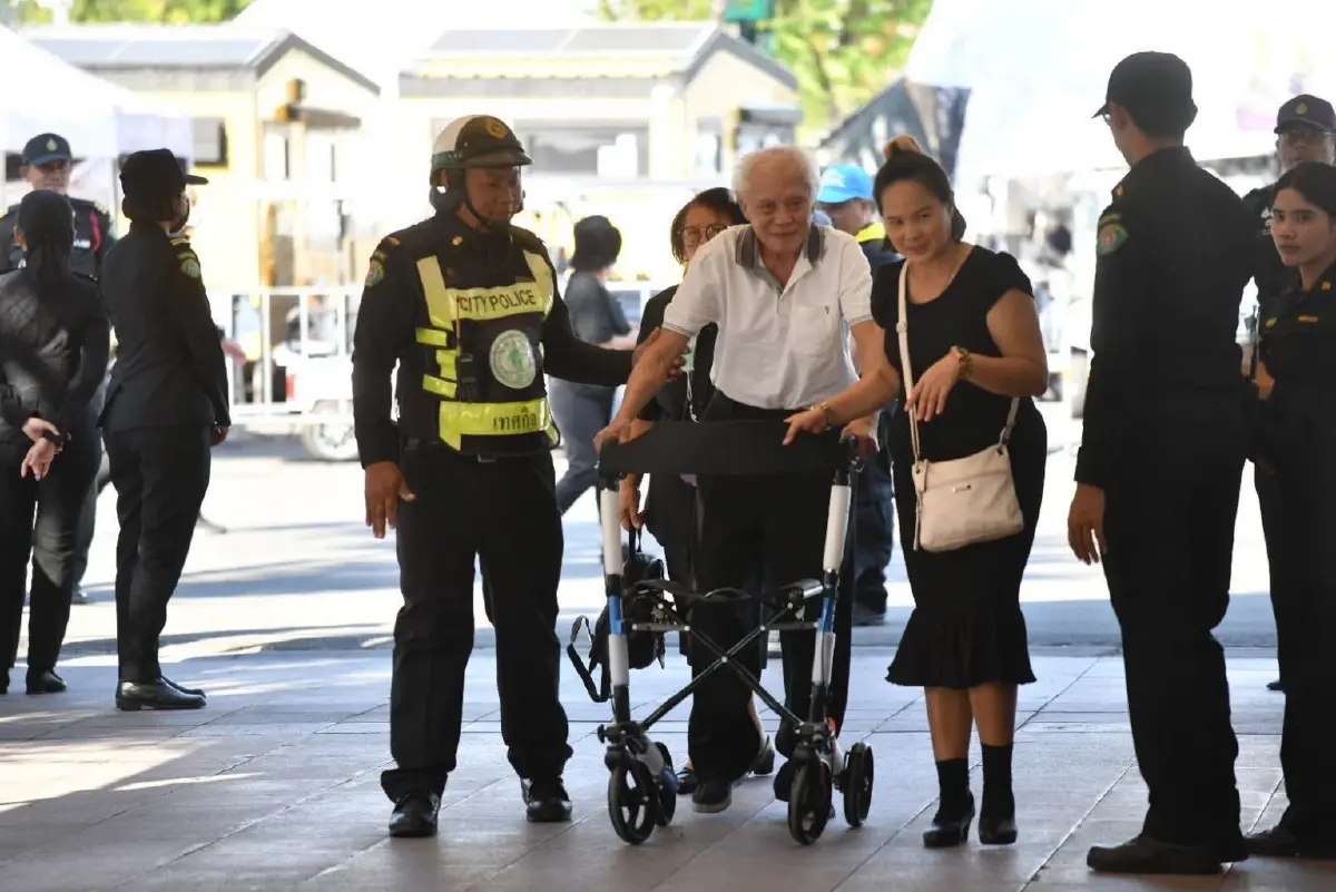 ประชาชนเข้ากราบถวายบังคมพระบรมศพวานนี้กว่า 6 พันคน