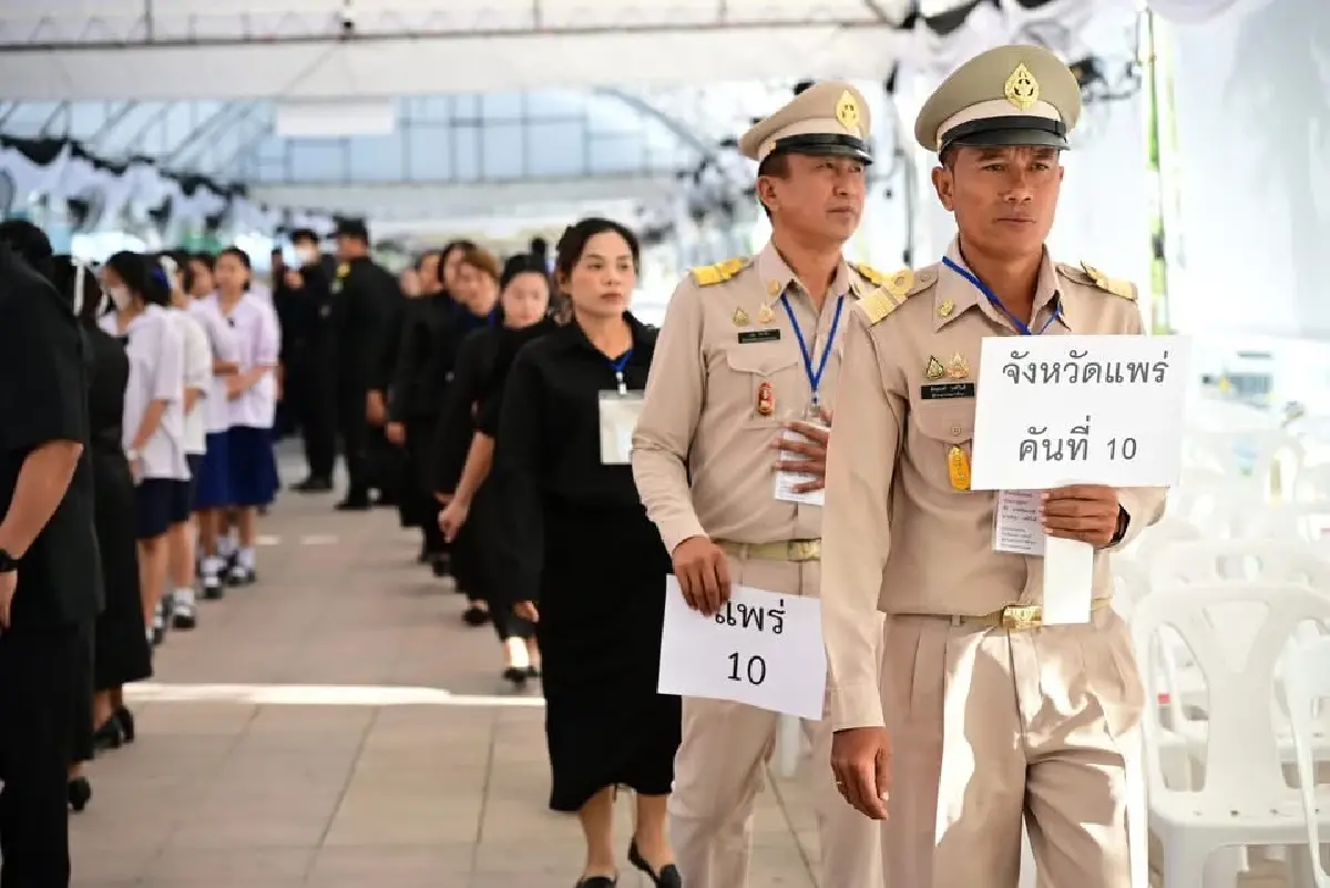 กทม.เปิดยอดประชาชนกราบถวายบังคบพระบรมศพแล้วกว่า  1.7 แสนคน