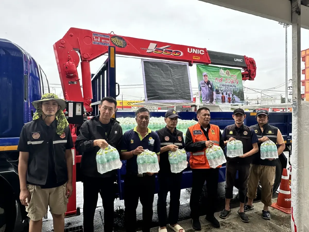 "รองนายกฯ สุชาติ" ห่วงใยประชาชนประสบอุทกภัย จ.สงขลา สั่งการกรมทรัพยากรน้ำบาดาลเร่งสนับสนุนน้ำดื่มสะอาดบรรจุขวด