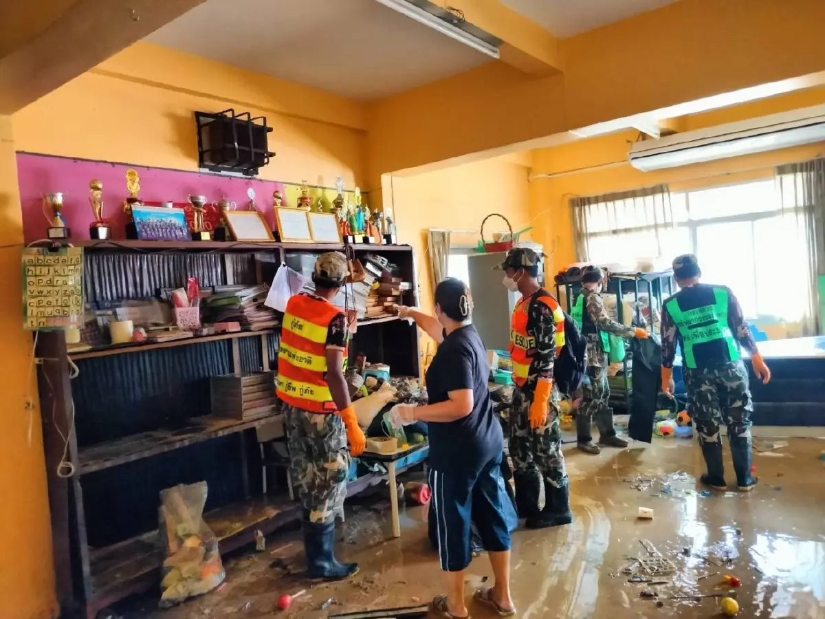 ผลปฏิบัติการ 'บิ๊กคลีนนิ่ง' สงขลา วันแรก! เก็บขยะได้กว่า 300 ตัน