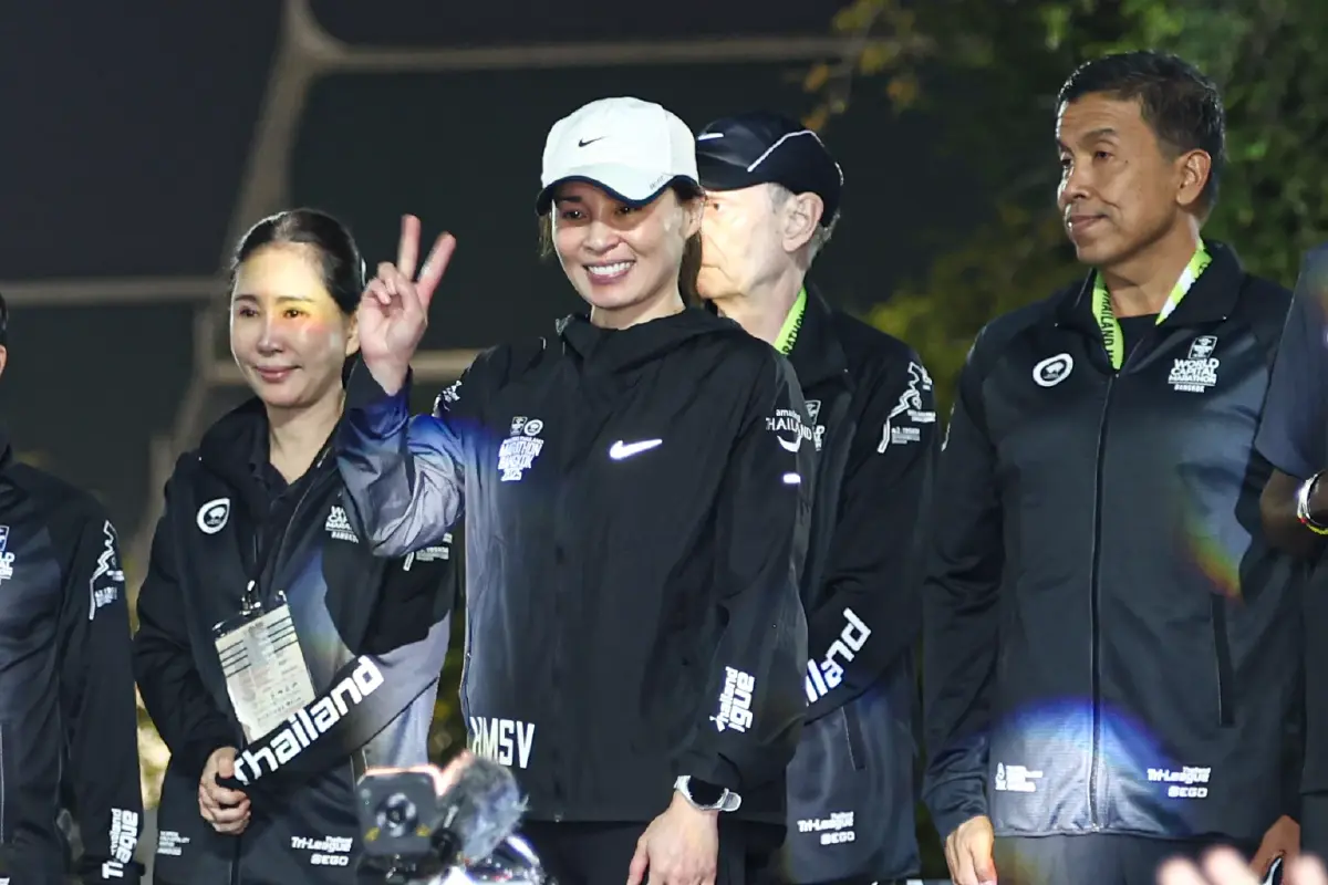 'พระราชินี' ทรงร่วมวิ่งฮาล์ฟมาราธอน ร่วมกับ เอเลียด คิปโชเก