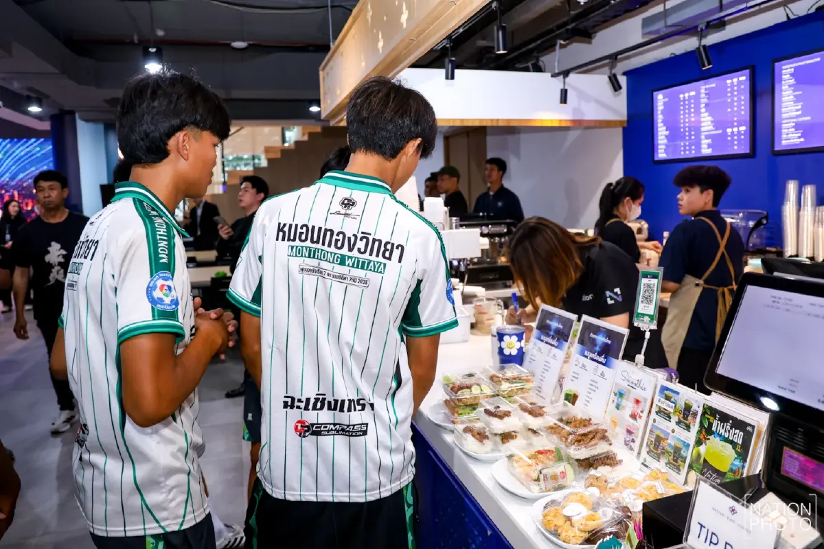 มูลนิธิเนชั่น จุดพลังฝันเยาวชน มอบทุนสนับสนุน ทีมฟุตบอลหมอนทองวิทยา