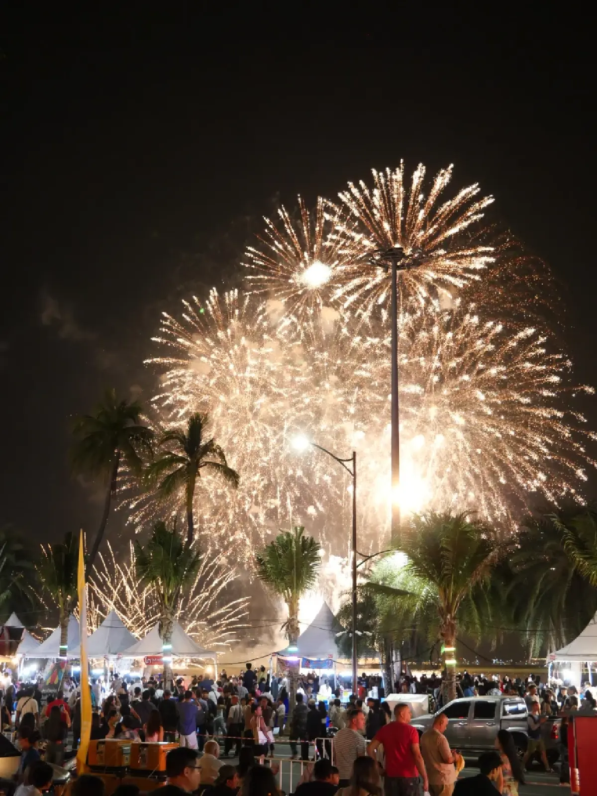 งานพลุพัทยา 2568: แสงแห่งความจงรักภักดี สถิตในใจนิรันดร์