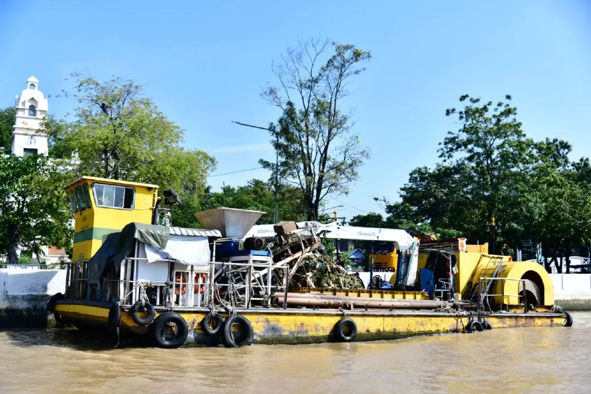 กทม.เร่งกำจัดผักตบชวาเจ้าพระยา หลังขยะลอยน้ำพุ่ง 9 ตันต่อวัน