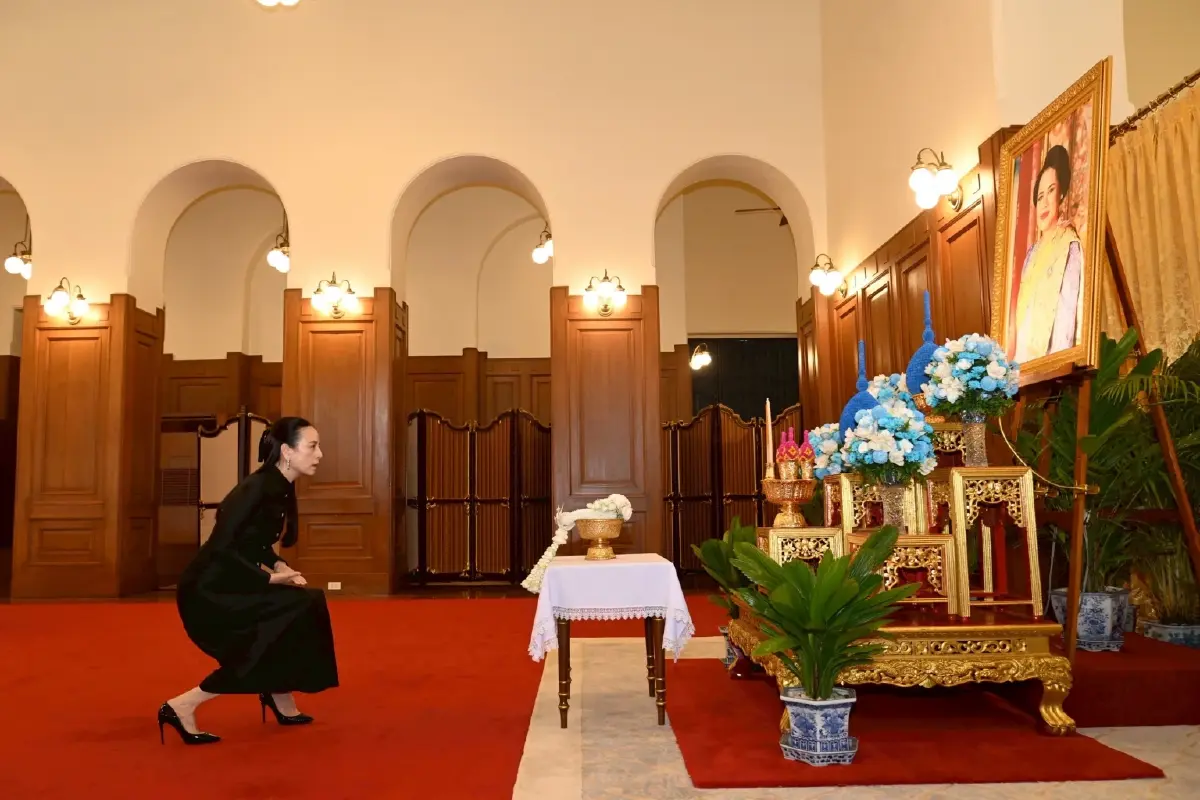 เมืองไทยประกันภัย เข้าถวายสักการะพระบรมศพและลงนามถวายความอาลัยแด่สมเด็จพระพันปีหลวง