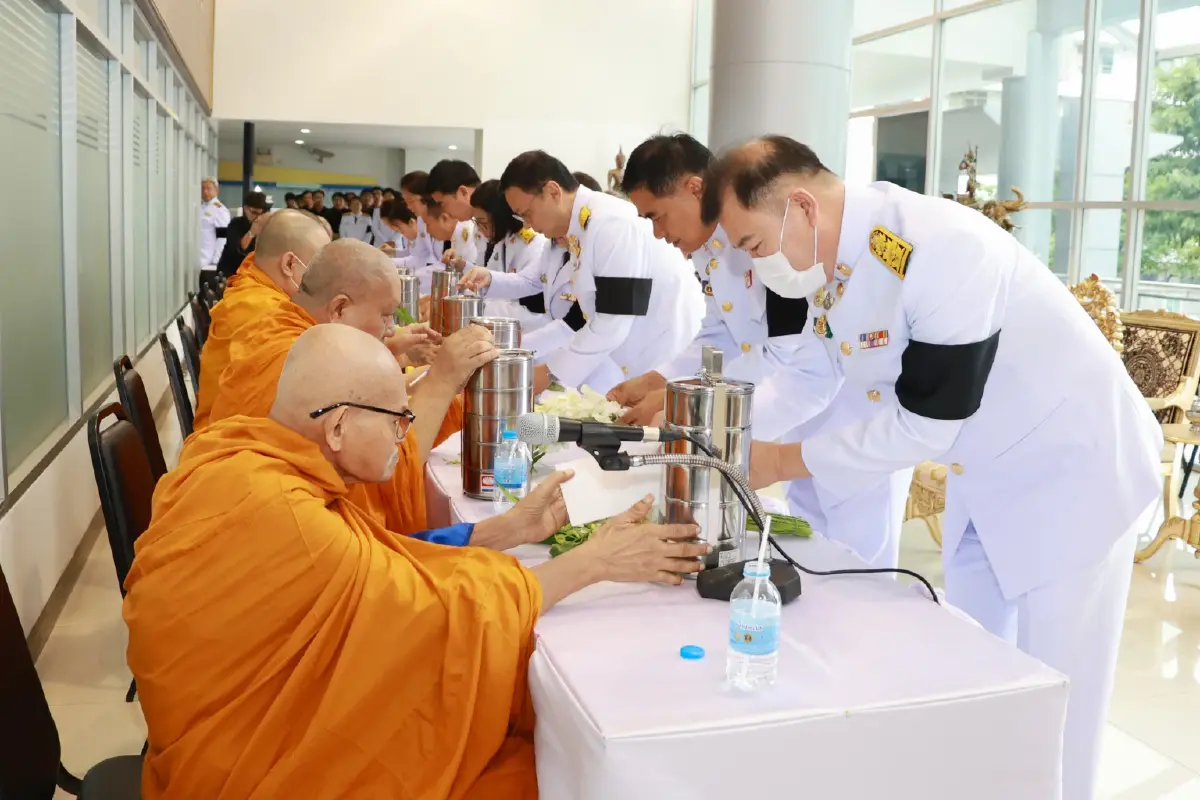 กรมน้ำบาดาลจัดพิธีทำบุญตักบาตร ถวายเป็นพระราชกุศลแด่ สมเด็จพระบรมราชชนนีพันปีหลวง