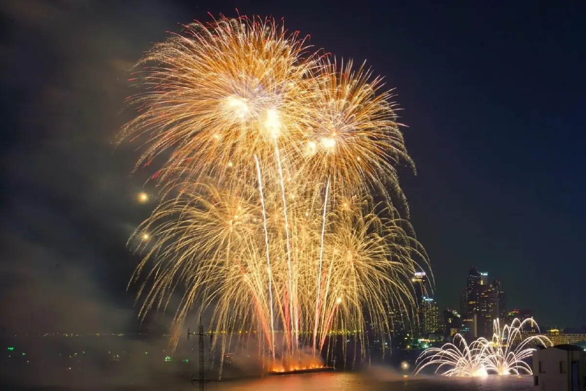 งานพลุพัทยา 2568: แสงแห่งความจงรักภักดี สถิตในใจนิรันดร์