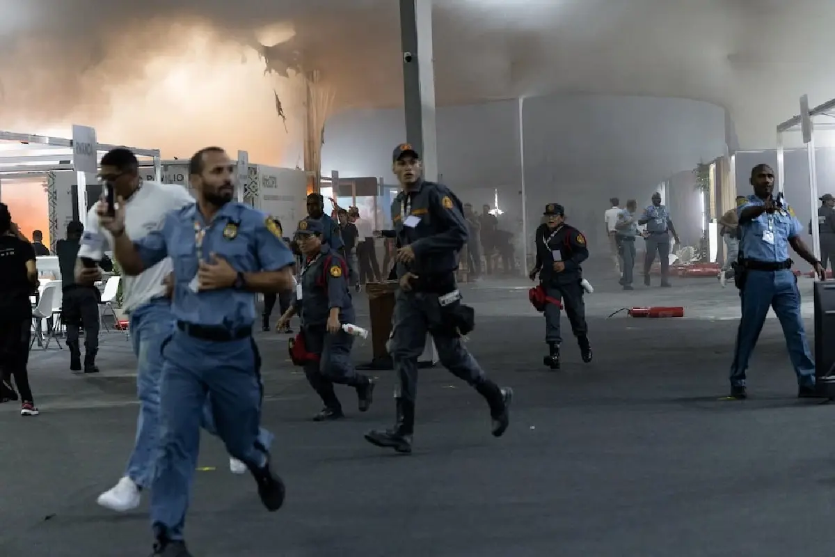 อพยพวุ่น ไฟไหม้สถานที่จัดประชุม COP30 ที่บราซิล สำลักควัน 13 ราย