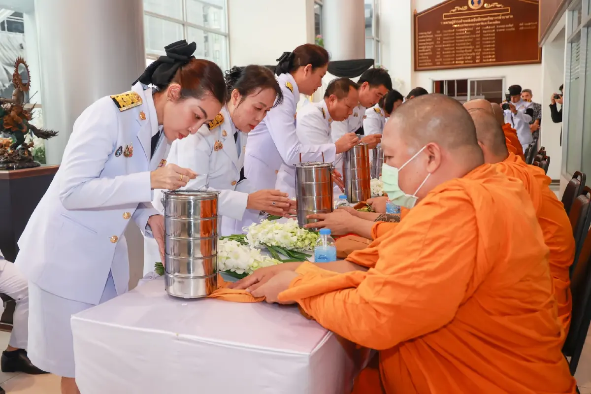 กรมน้ำบาดาลจัดพิธีทำบุญตักบาตร ถวายเป็นพระราชกุศลแด่ สมเด็จพระบรมราชชนนีพันปีหลวง