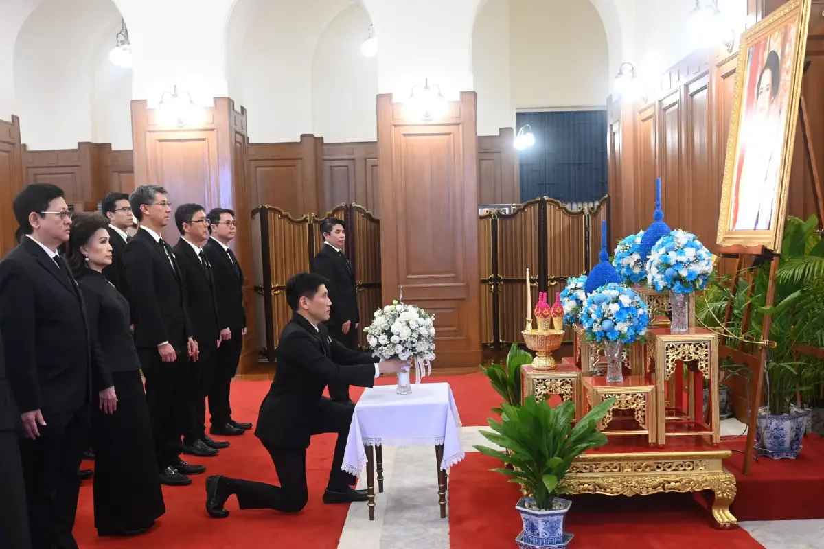 TOA ถวายสักการะพระบรมศพ-ลงนามอาลัย 'สมเด็จพระพันปีหลวง'