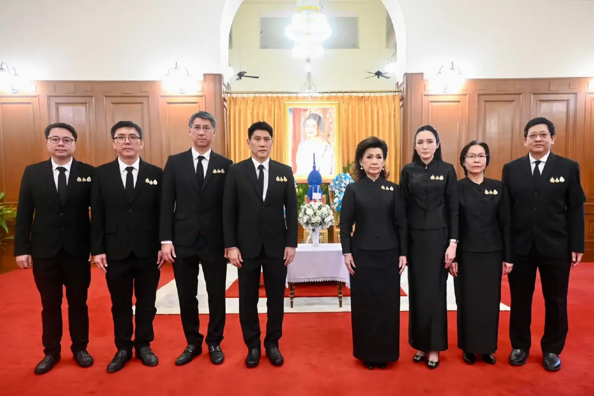 TOA ถวายสักการะพระบรมศพ-ลงนามอาลัย 'สมเด็จพระพันปีหลวง'