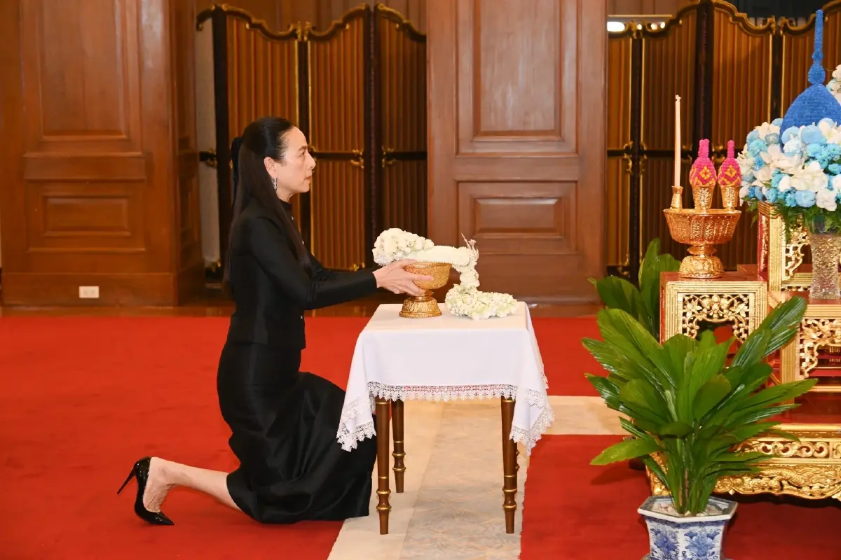 เมืองไทยประกันภัย เข้าถวายสักการะพระบรมศพและลงนามถวายความอาลัยแด่สมเด็จพระพันปีหลวง