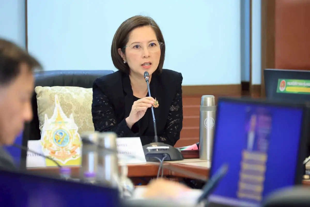 นางสาวตรีนุช เทียนทอง