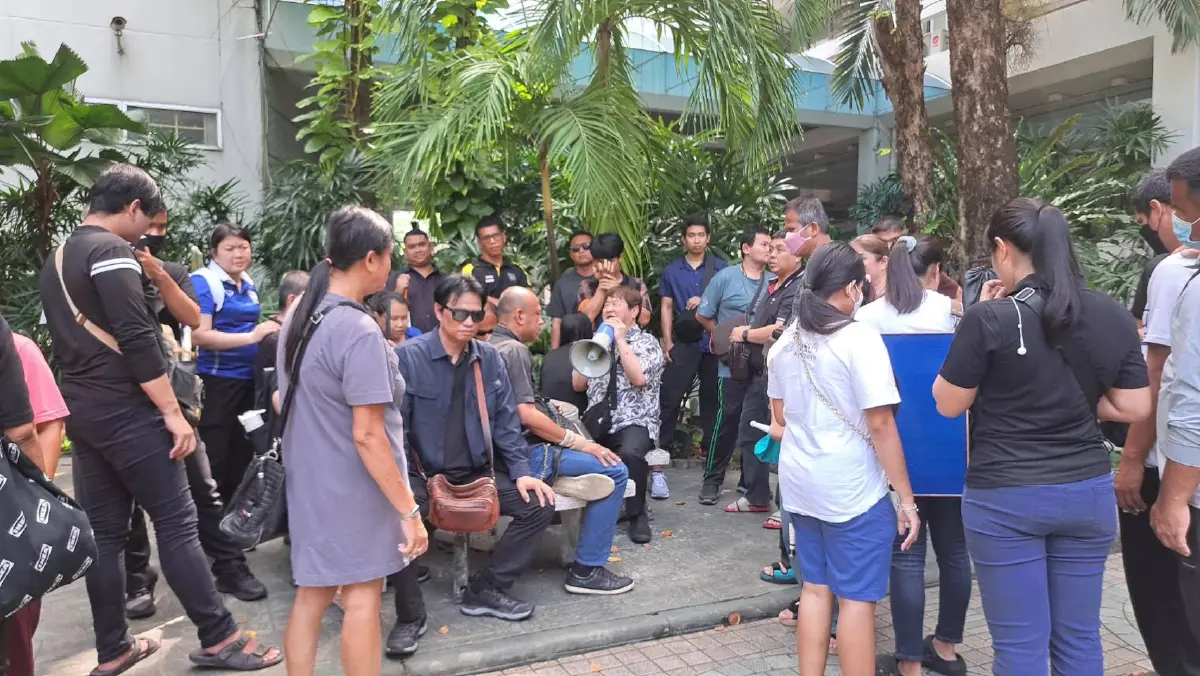 ม็อบส.กีฬาคนตาบอด บุกคลัง ร้องระงับต่อสัญญาสลาก L6 หลังโควตาไม่ถึงมือสมาชิก