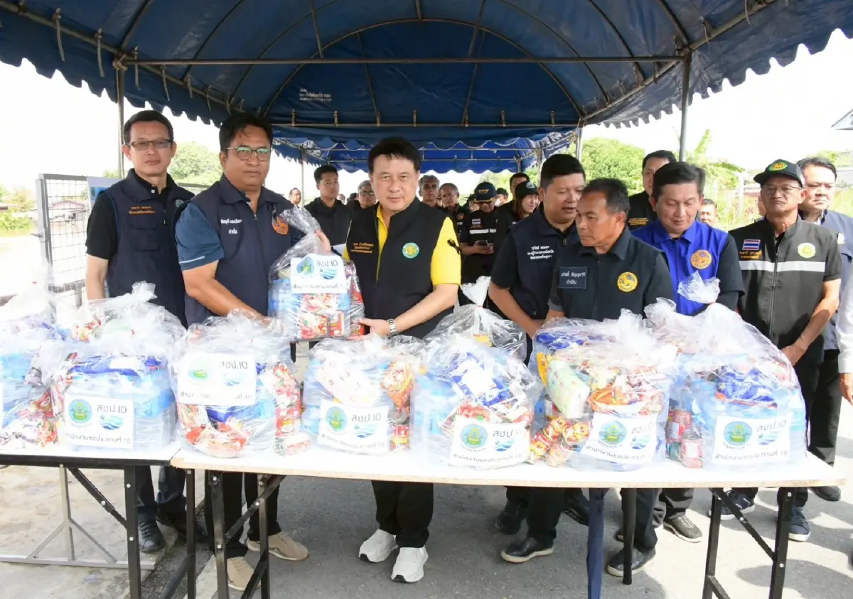 รมช. “นเรศ” ลงพื้นที่ติดตามน้ำท่วมเจ้าพระยา เร่งบูรณาการช่วยเหลือประชาชน