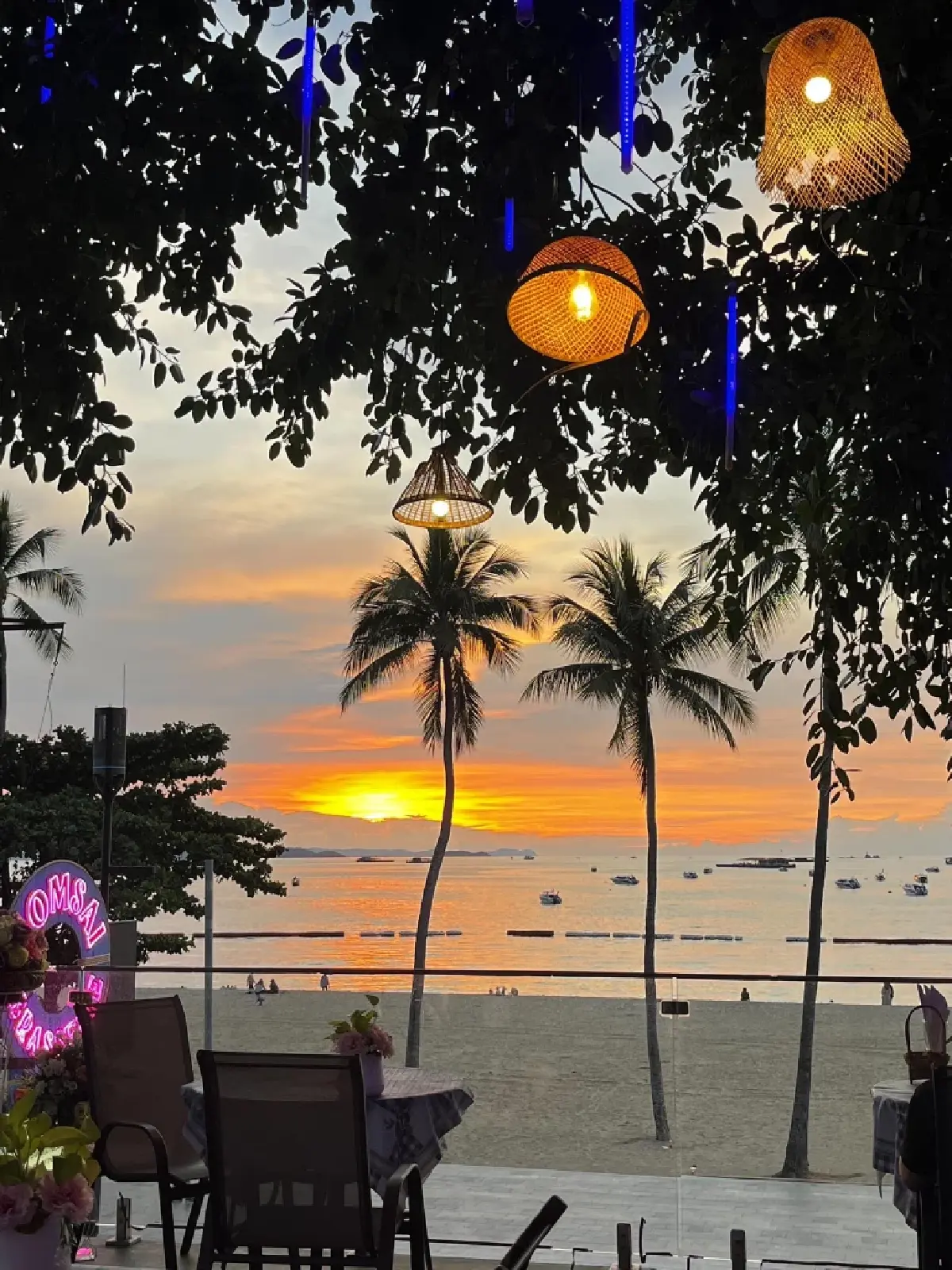 งานพลุพัทยา 2568: แสงแห่งความจงรักภักดี สถิตในใจนิรันดร์