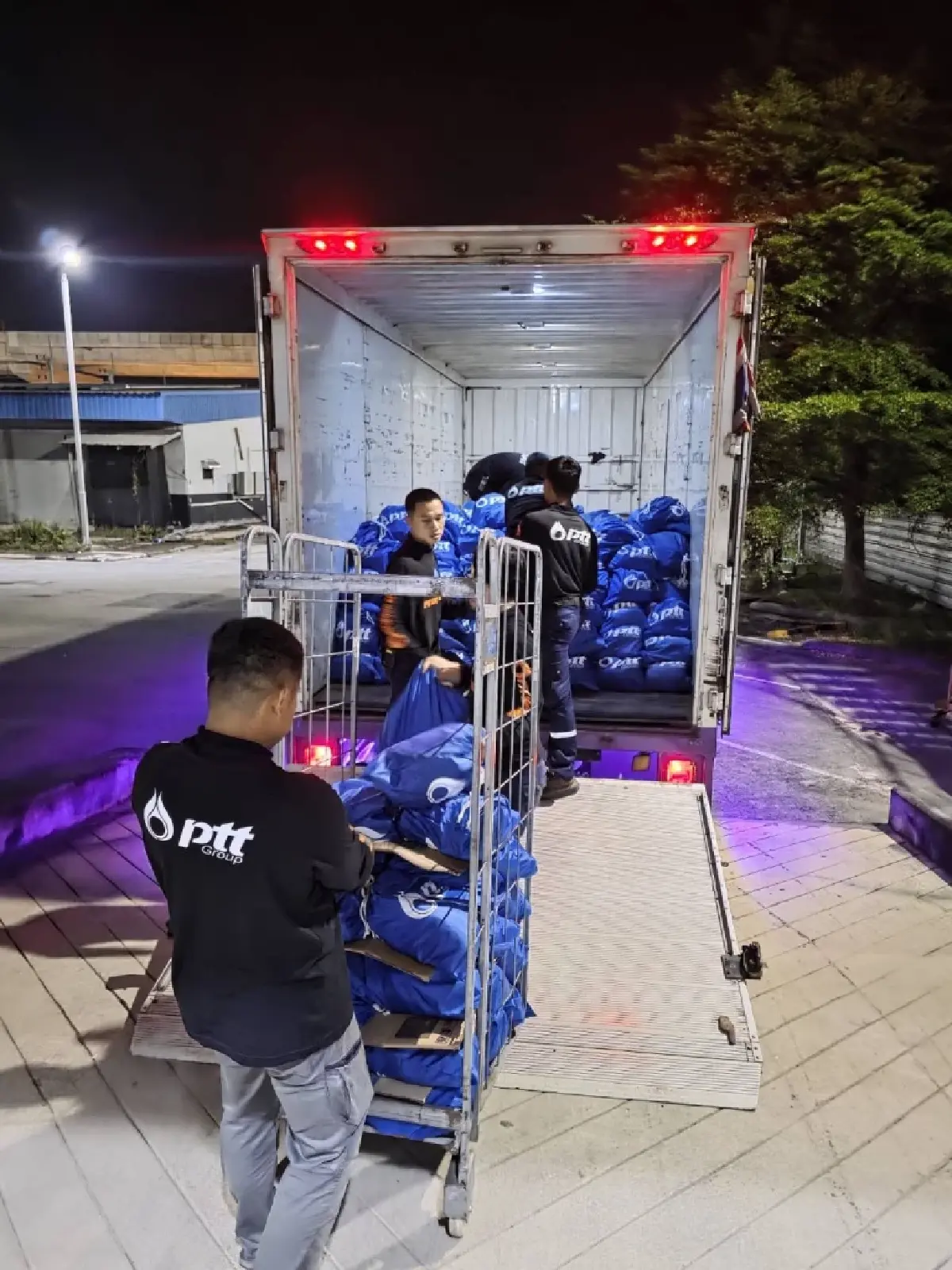 ปตท. เร่งส่งความช่วยเหลือ เปิดศูนย์อำนวยการสถานการณ์อุทกภัยภาคใต้   พร้อมดูแลความมั่นคงพลังงาน